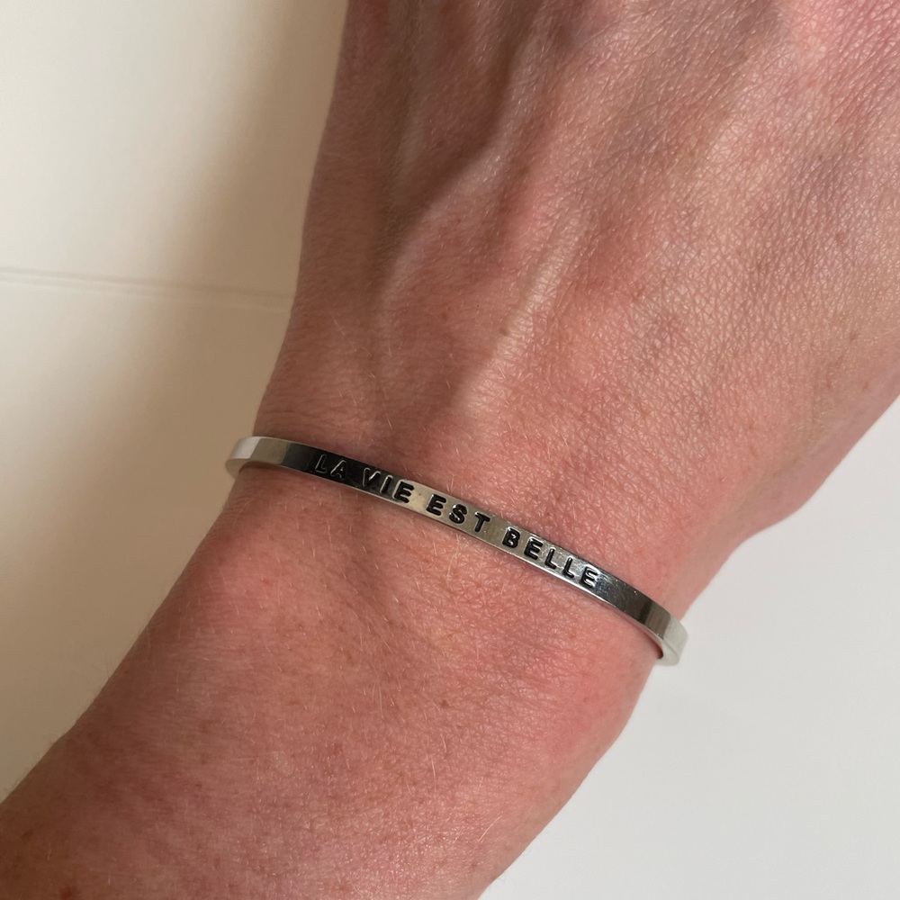 Like new! MantraBand La Vie Est Belle Silver bracelet - ideal happiness bracelet